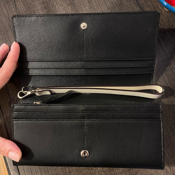 Kate Spade Wristlet - Picture 2 of 4